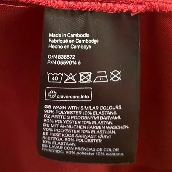 Divided Red velvet like women’s dress. Size 6. New without tags. - Picture 5 of 6